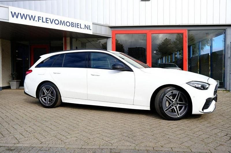 Gebraucht Mercedes C180 AMG line 170 PS (125 kW) 2022 Weiß Kombi