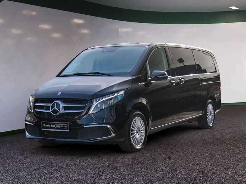 Gebraucht Mercedes V300 Avantgarde Edition 237 PS (174 kW) 2024 Schwarz / obsidianschwarz Van / Kleinbus