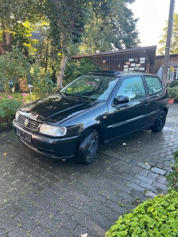 Schwarz Gebraucht 1997 VW Polo Kleinwagen | 750 € (Guter Preis) - Bild 1/4