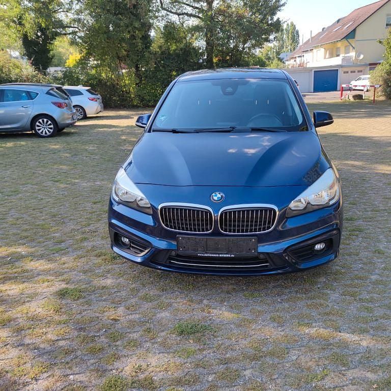 Blau Gebraucht 2015 BMW 218 Gran Tourer Advantage Van / Kleinbus | 9.495 € (Teuer) - Bild 1/4