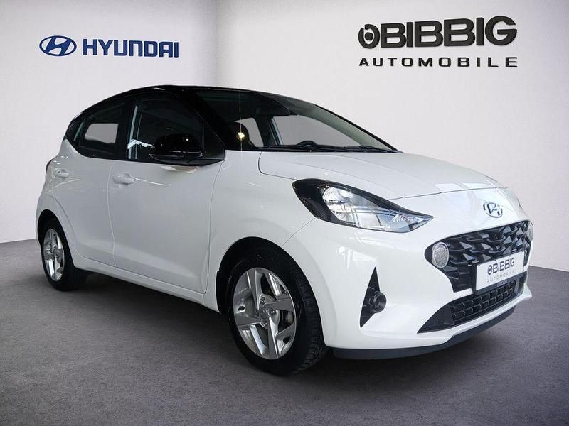 Gebraucht Hyundai i10 Trend 84 PS (61 kW) 2022 Weiß Kleinwagen