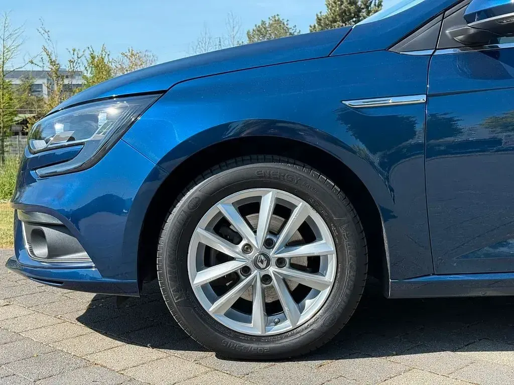 Używany Renault Mégane Intens 101 KM (74 kW) 2017 Niebieski Sedan/Limuzyna