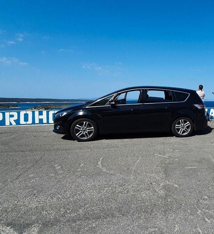 Schwarz Gebraucht 2016 Ford S-MAX S Van / Kleinbus | 11.000 € (Fairer Preis) - Bild 1/4
