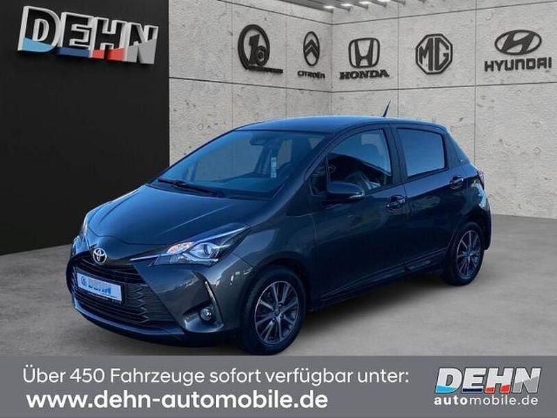 Gebraucht Toyota Yaris Club 112 PS (82 kW) 2020 Grey metallic Limousine