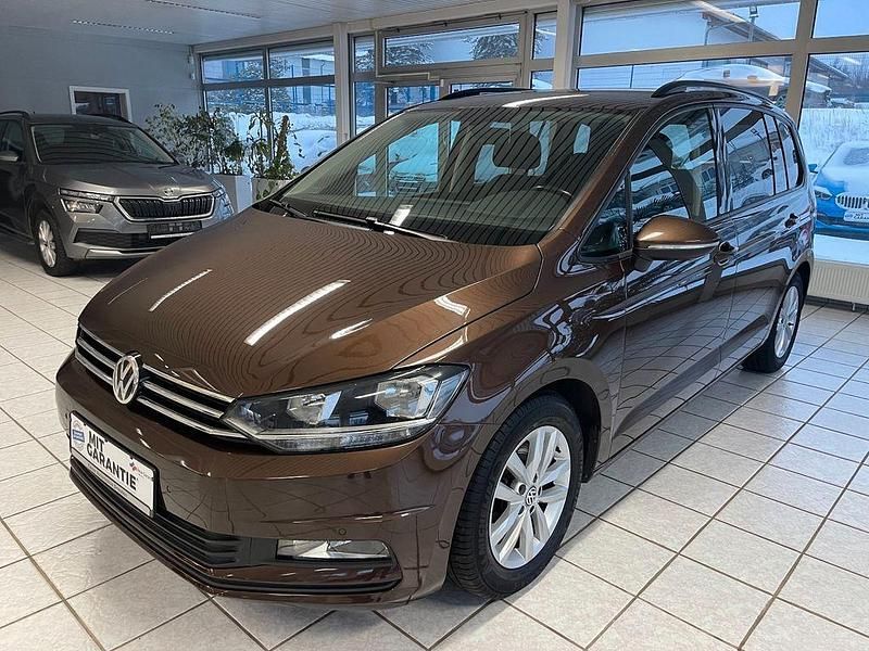 Gebraucht VW Touran Comfortline 150 PS (110 kW) 2016 Nutshell brown Van / Kleinbus