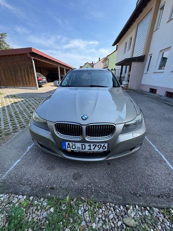 Andere farben Gebraucht 2010 BMW 318 Kombi | 4.899 € (Fairer Preis) - Bild 1/4
