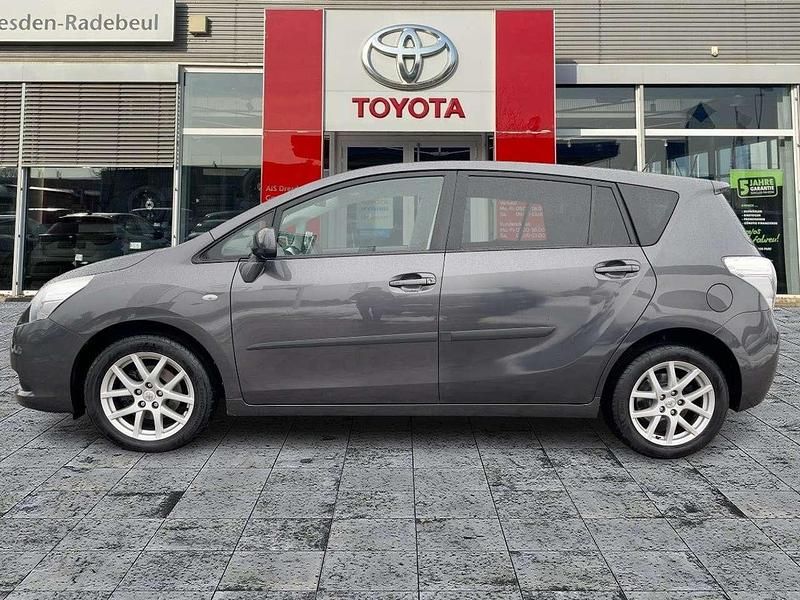 Gebraucht Toyota Verso Travel 147 PS (108 kW) 2012 Grey metallic Van / Kleinbus