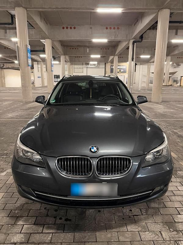 Gebraucht BMW 525 197 PS (144 kW) 2009 Grau Kombi