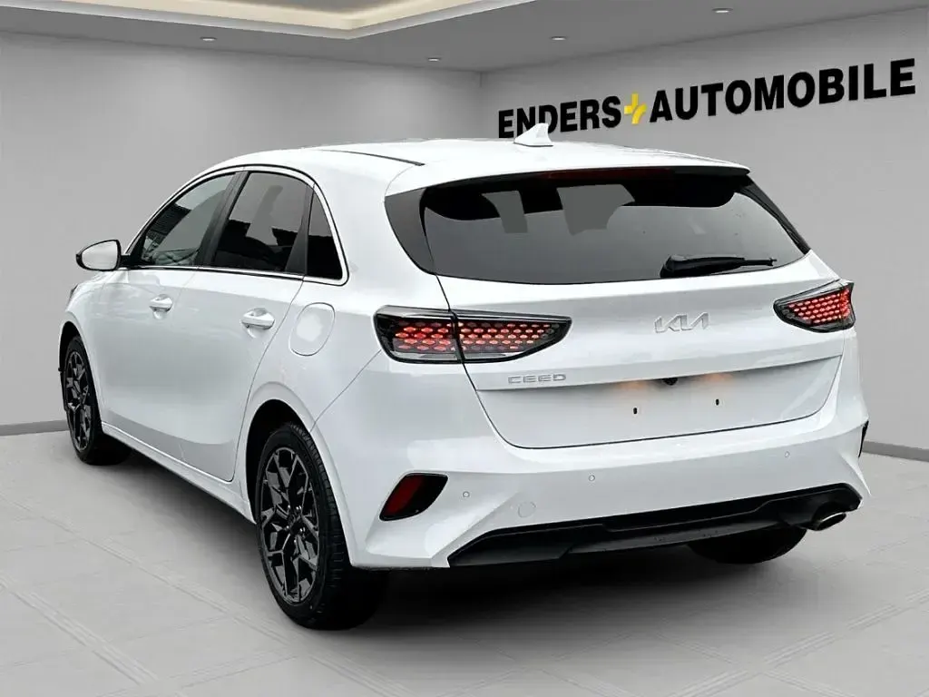 Neu Kia Ceed 140 PS (102 kW) 2026 Weiß Kleinwagen