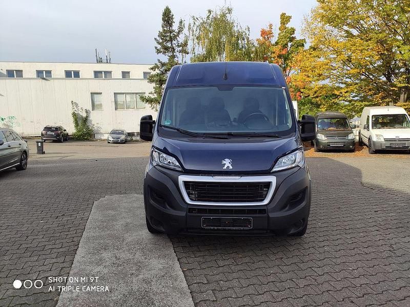 Blau Gebraucht 2022 Peugeot Boxer Premium Van | 21.990 € (Fairer Preis) - Bild 1/4