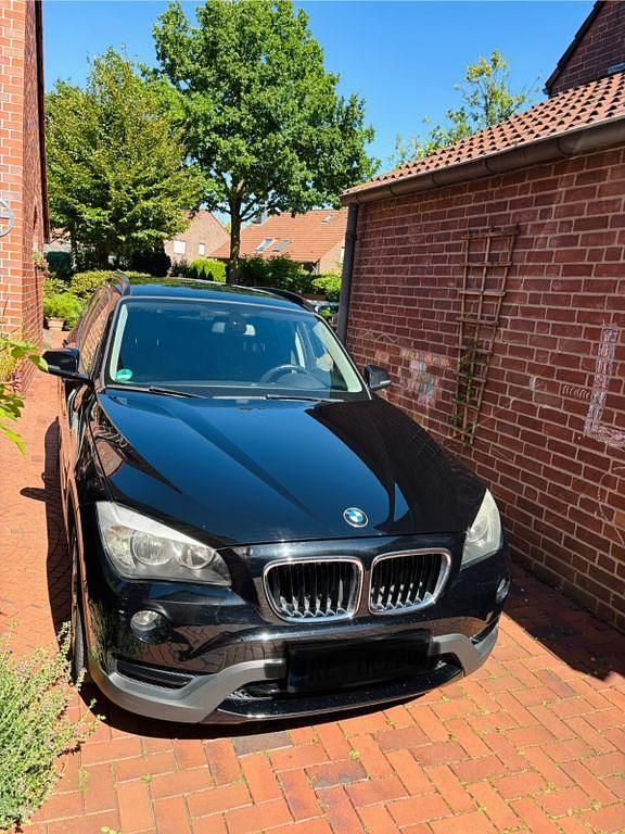 Schwarz Gebraucht 2013 BMW X1 SUV | 6.799 € (Superpreis) - Bild 1/4