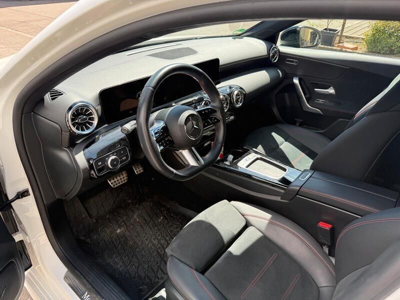 Weiß Gebraucht 2023 Mercedes A200 Limousine | 30.300 € (Fairer Preis) - Bild 1/4