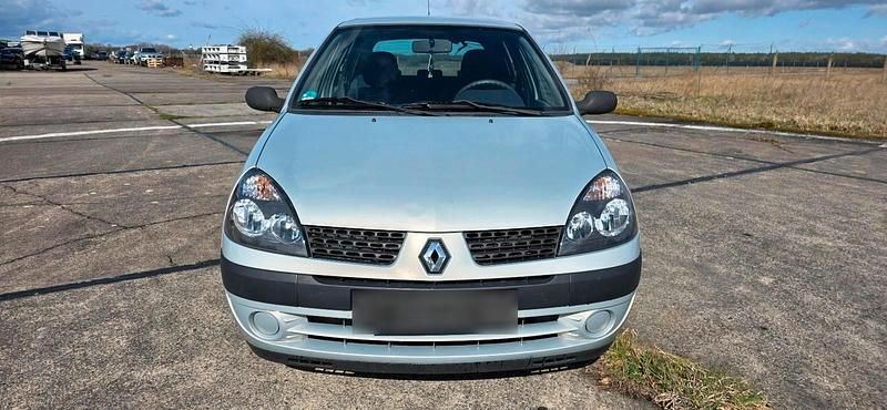 Gebraucht Renault Clio II 58 PS (42 kW) 2003 Silber Kleinwagen