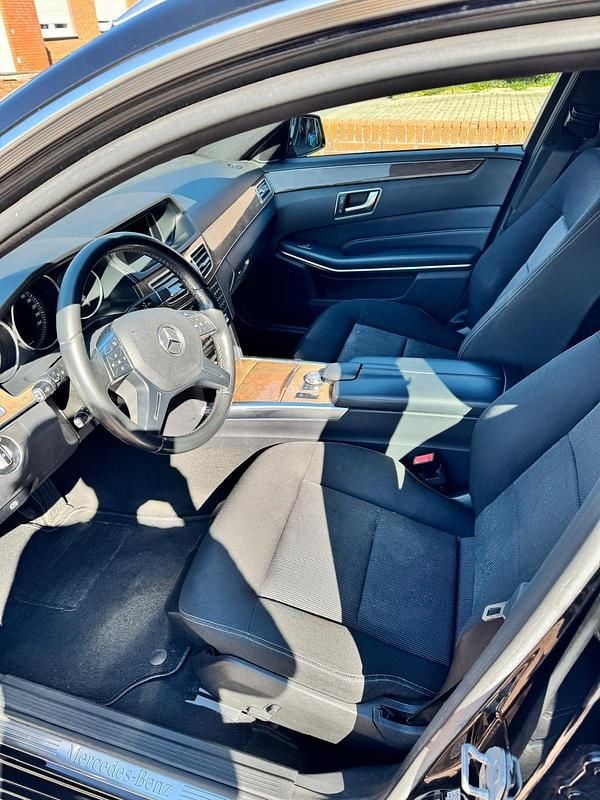 Gebraucht Mercedes E200 Elegance 136 PS (100 kW) 2014 Schwarz Kombi