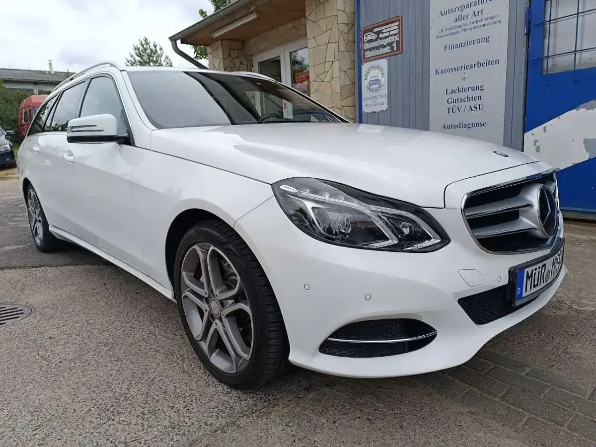 Gebraucht Mercedes E350 AMG 258 PS (189 kW) 2017 Polarweiss  unilack Kombi