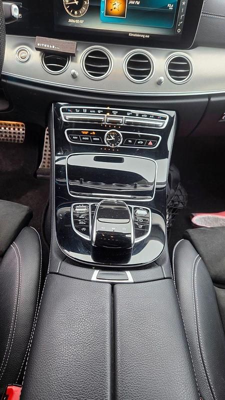 Gebraucht Mercedes E220 AMG 194 PS (142 kW) 2016 Weiß Kombi