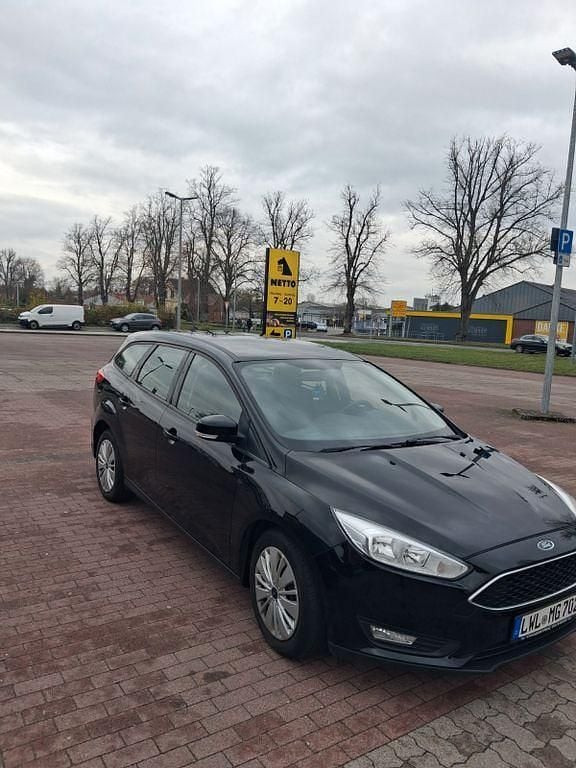 Schwarz Gebraucht 2017 Ford Focus Business Edition Limousine | 5.500 € (Fairer Preis) - Bild 1/4