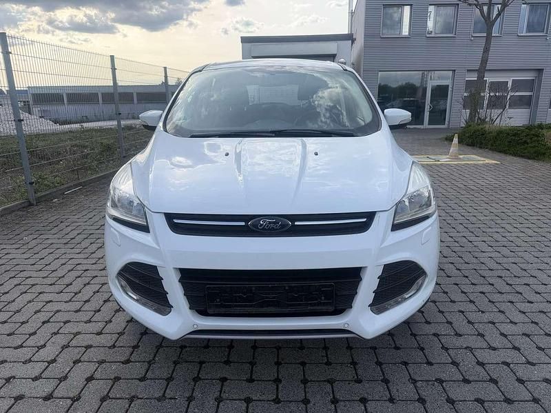 Gebraucht Ford Kuga Trend 150 PS (110 kW) 2016 Frostweiß SUV