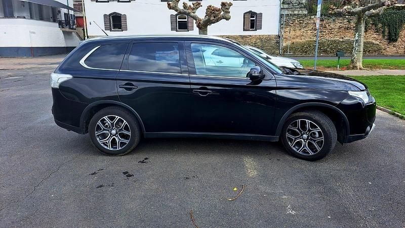 Gebraucht Mitsubishi Outlander 150 PS (110 kW) 2014 Schwarz SUV