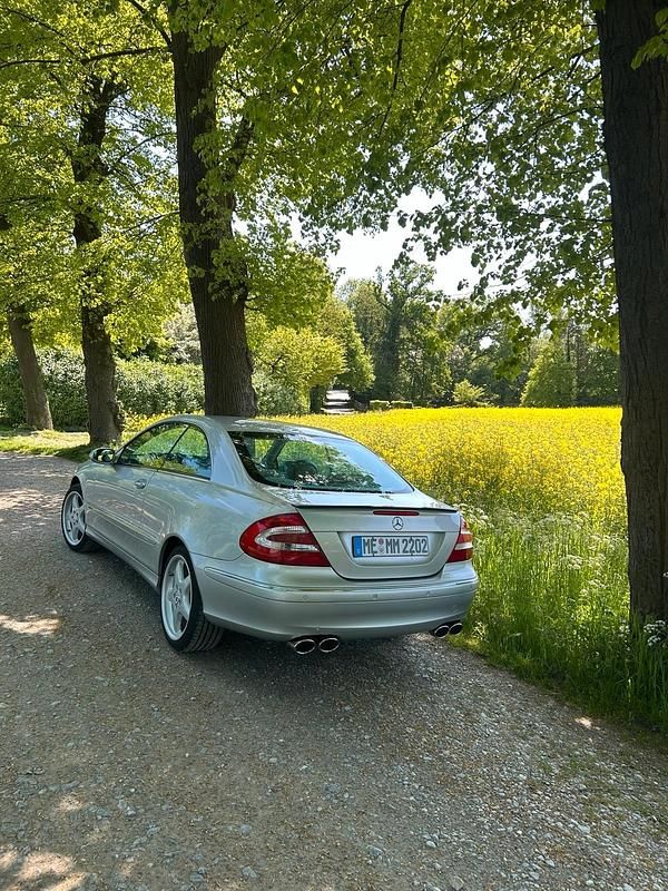 Silber Gebraucht 2004 Mercedes CLK240 Avantgarde Coupé | 7.999 € (Teuer) - Bild 1/4