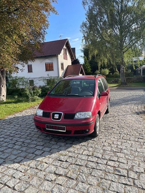 Rot Gebraucht 2008 Seat Alhambra Van / Kleinbus | 3.199 € (Guter Preis) - Bild 1/4