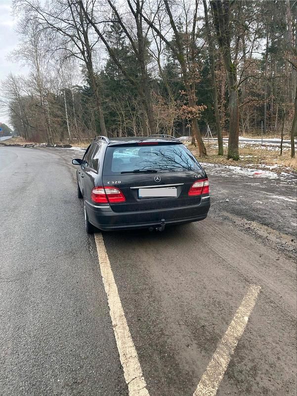 Gebraucht Mercedes E280 177 PS (130 kW) 2005 Schwarz Kombi