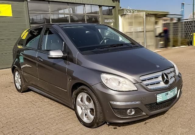 Gebraucht Mercedes B200 136 PS (100 kW) 2011 Grau met Van / Kleinbus