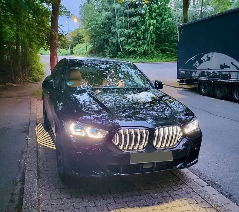 Schwarz Gebraucht 2022 BMW X6 M Sport SUV | 69.999 € (Superpreis) - Bild 1/4