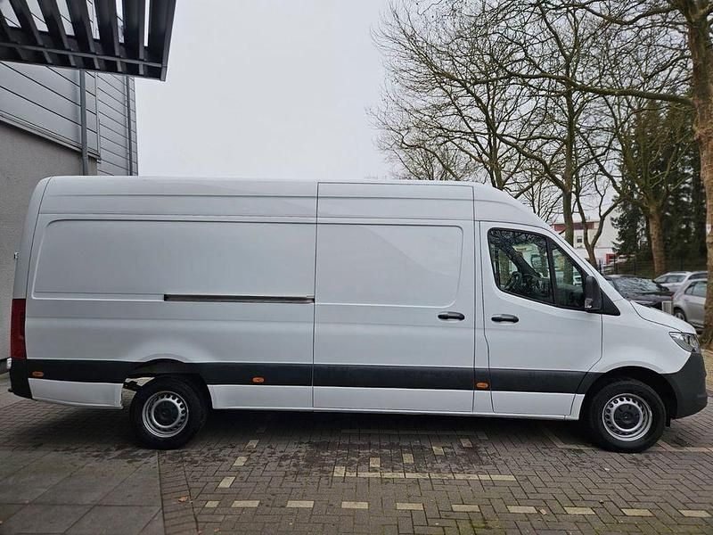 Używany Mercedes Sprinter 170 KM (125 kW) 2023 Biały Van