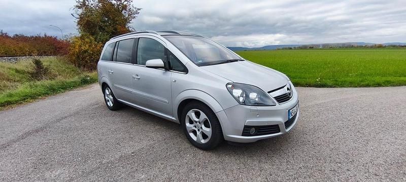 Silber Gebraucht 2006 Opel Zafira Cosmo Van / Kleinbus | 3.800 € - Bild 1/4