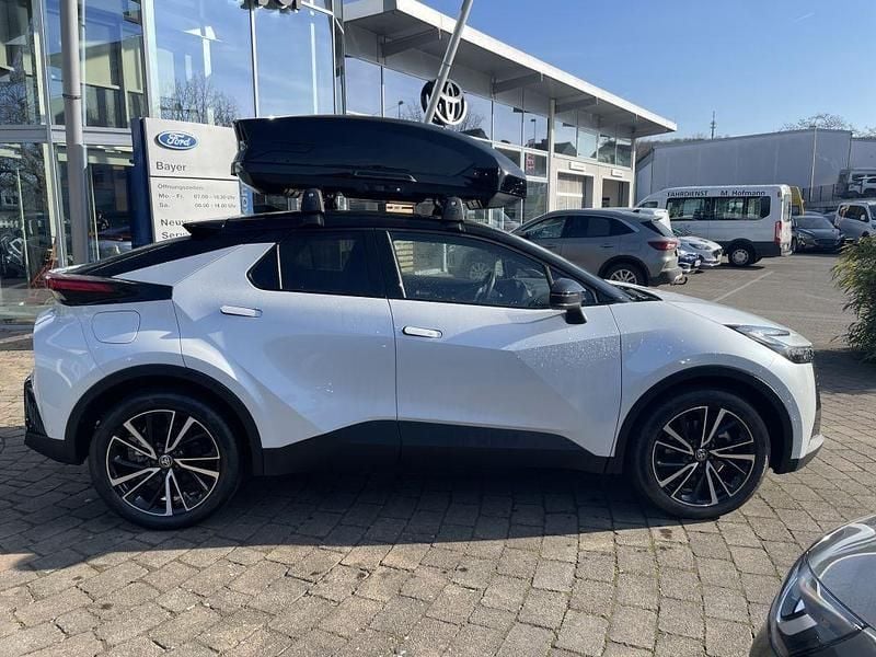 Neu Toyota C-HR Lounge 223 PS (164 kW) 2025 Platinumweiss perleffekt/schwa SUV