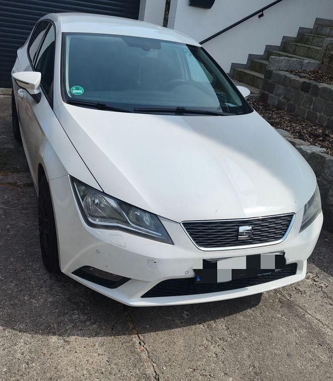 Weiß Gebraucht 2013 Seat Leon ST Style Kombi | 7.199 € (Etwas zu teuer) - Bild 1/4