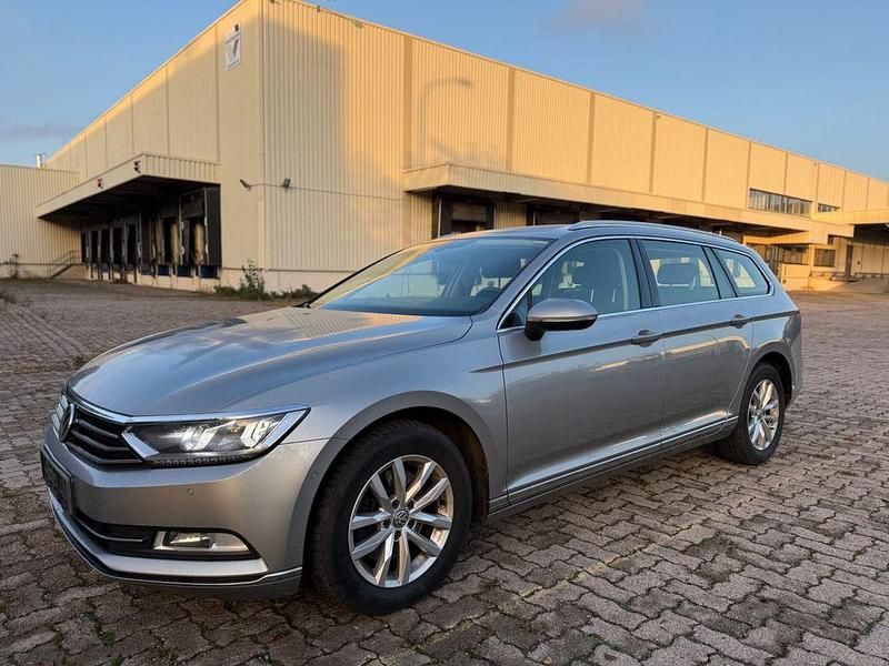 Silber Gebraucht 2016 VW Passat Highline Kombi | 7.500 € (Superpreis) - Bild 1/4