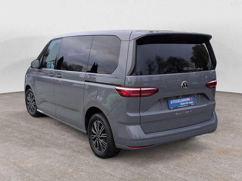 Gebraucht VW Multivan Basis 150 PS (110 kW) 2022 Pure grey Van