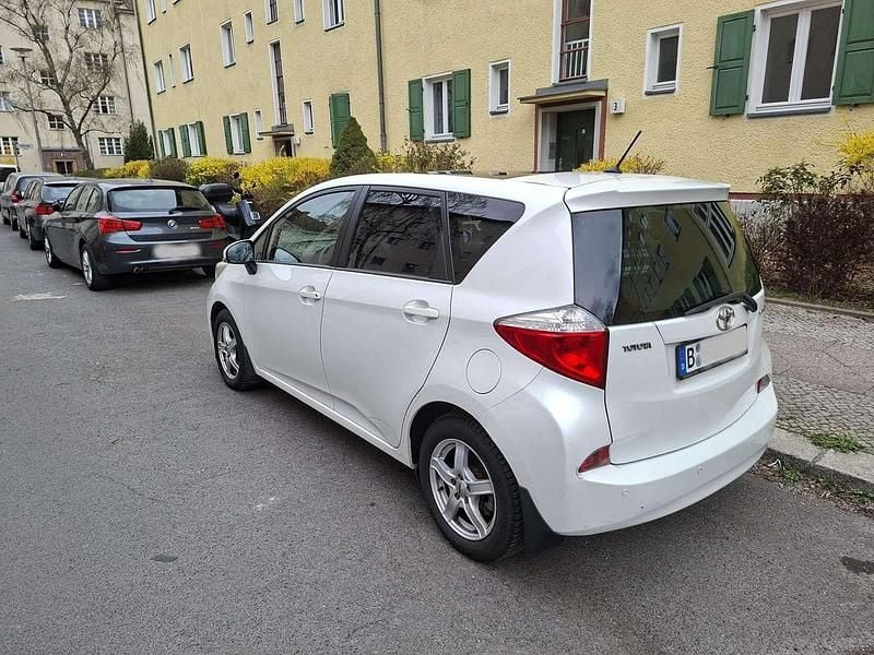 Gebraucht Toyota Verso-S Club 99 PS (72 kW) 2011 Van / Kleinbus