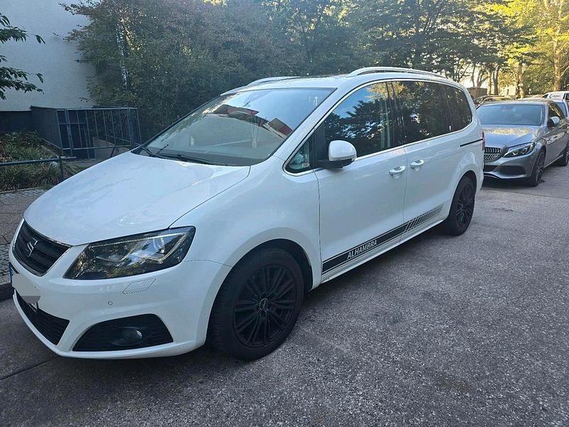 Weiß Gebraucht 2016 Seat Alhambra Van / Kleinbus | 16.000 € (Fairer Preis) - Bild 1/4