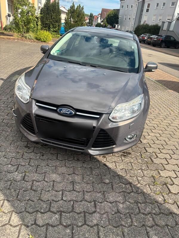 Silber Gebraucht 2013 Ford Focus Kombi | 4.500 € (Guter Preis) - Bild 1/4