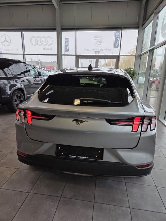 Gebraucht Ford Mustang Mach-E Basis 197 kW (269 PS) 2022 Iconicsilber metallic SUV