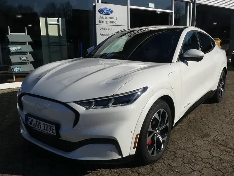 Star weiß Gebraucht 2022 Ford Mustang Mach-E SUV | 42.990 € (Fairer Preis) - Bild 1/4