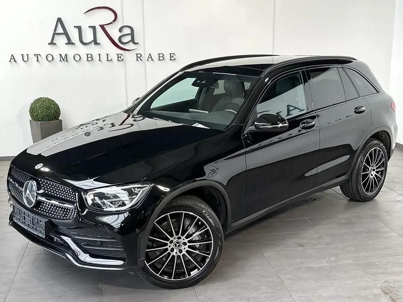 Schwarz Gebraucht 2022 Mercedes GLC300e AMG line SUV | 40.749 € (Fairer Preis) - Bild 1/4