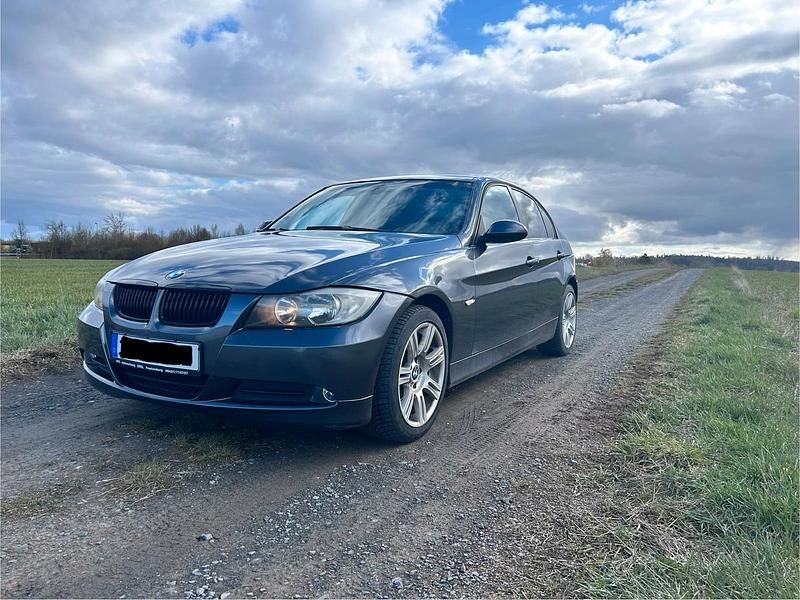 Gebraucht BMW 318 143 PS (105 kW) 2008 Grau Limousine