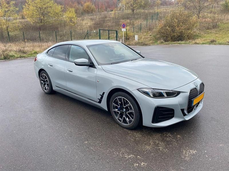Grau Gebraucht 2024 BMW i4 M Sport Limousine | 47.200 € (Superpreis) - Bild 1/4