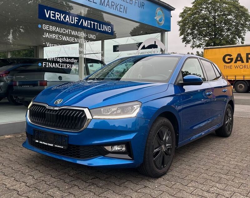 Race blau Gebraucht 2022 Skoda Fabia Style Kleinwagen | 19.240 € (Fairer Preis) - Bild 1/4