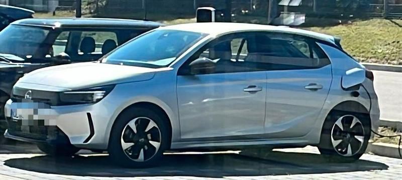 Silber Gebraucht 2023 Opel Corsa-e Edition Kleinwagen | 17.800 € (Fairer Preis) - Bild 1/4