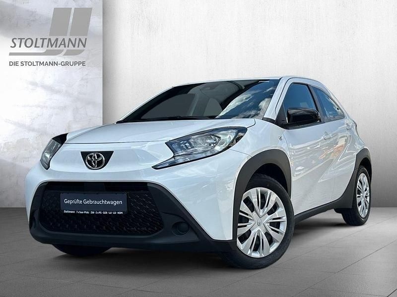 Weiß Gebraucht 2024 Toyota Aygo X-play Kleinwagen | 14.777 € (Fairer Preis) - Bild 1/4
