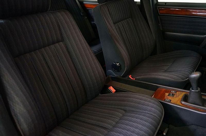 Gebraucht Mercedes 200 118 PS (86 kW) 1990 Weiß Limousine