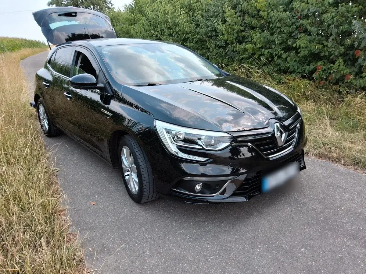 Gebraucht Renault Mégane II LIMITED Deluxe 140 PS (102 kW) 2021 Schwarz Limousine
