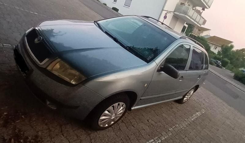 Grau Gebraucht 2004 Skoda Fabia Kombi | 600 € (Guter Preis) - Bild 1/3