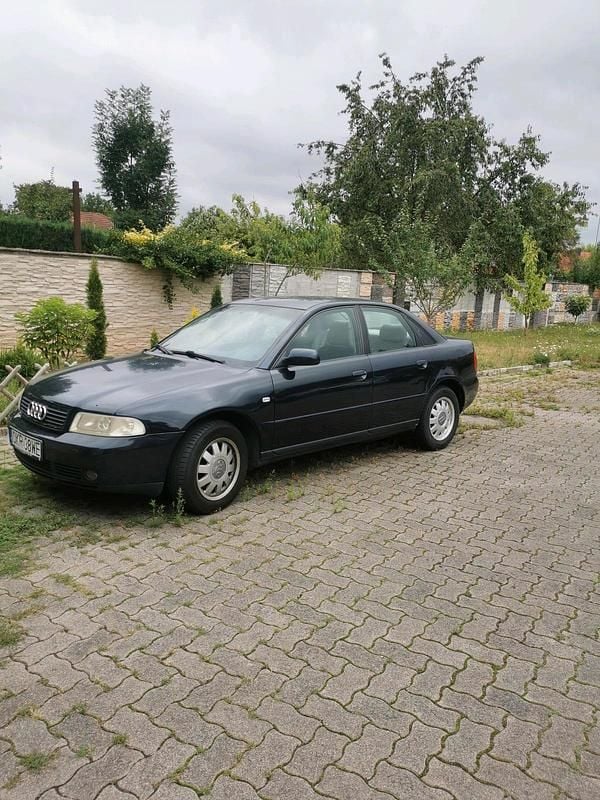 Blau Gebraucht 2000 Audi A4 Limousine | 1.200 € (Superpreis) - Bild 1/4