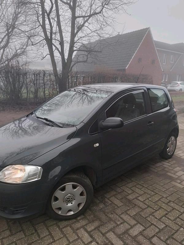Gebraucht VW Fox 54 PS (39 kW) 2009 Grau Kleinwagen